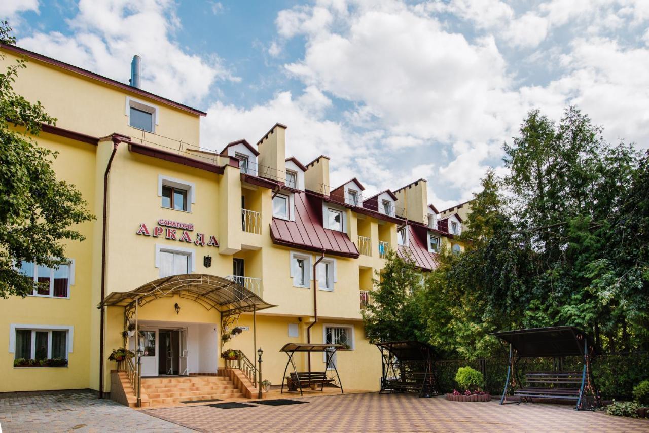 Arkada Sanatorium Hotel Truskavets Exterior photo